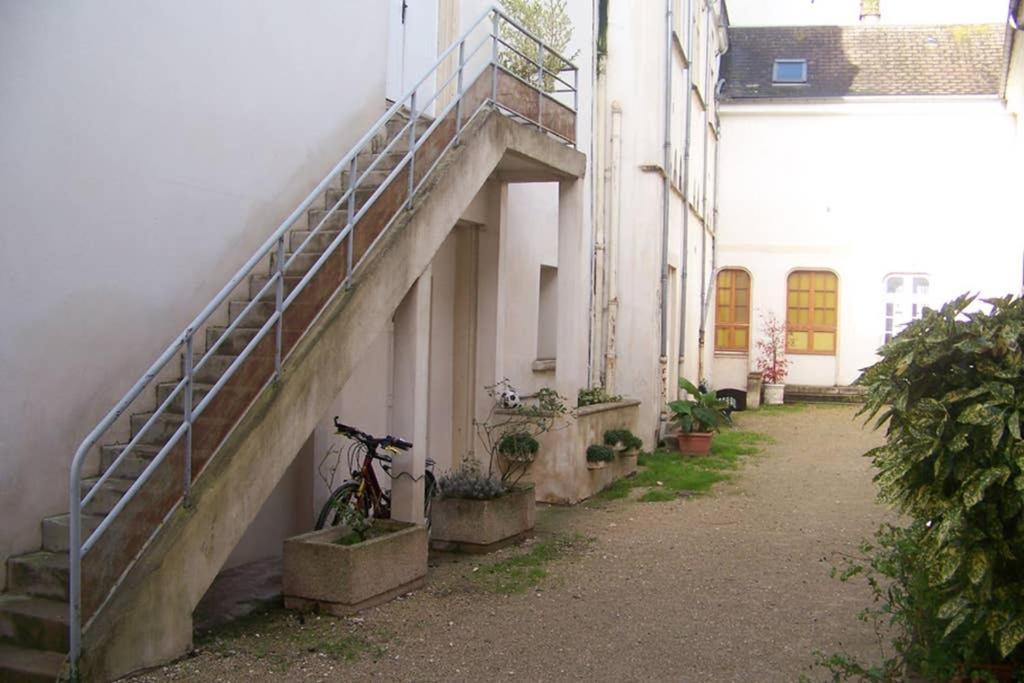Château Néo-Gothique: Charming Studio with Wi-Fi and Free Parking Orleans Exterior photo